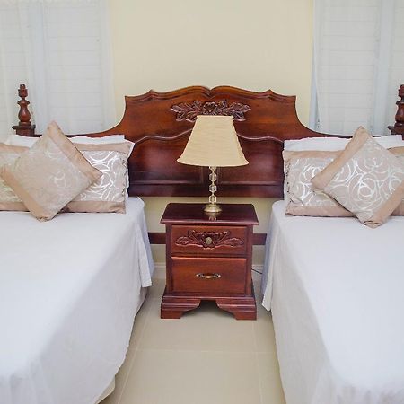 Ocho Rios Under The Palms Villa Exterior photo